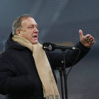 Бывший тренер сборной России сравнил себя с Путиным России, Адвокат, Фейеноорд, Кореи, Южной
