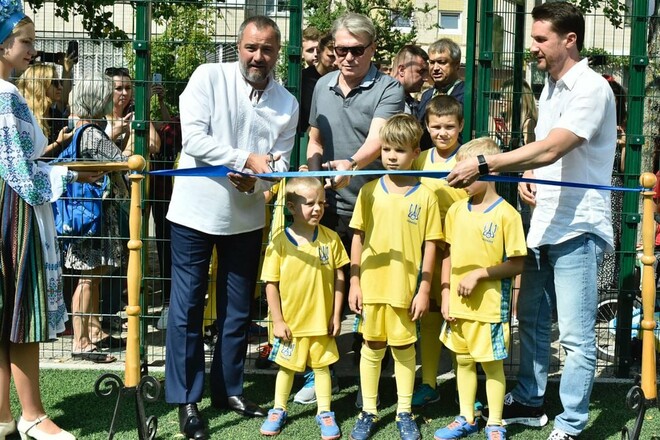 УАФ открыла новую футбольную площадку на месте, где дети пели гимн Украины Украины, Алексей, Динамо, Михайличенко