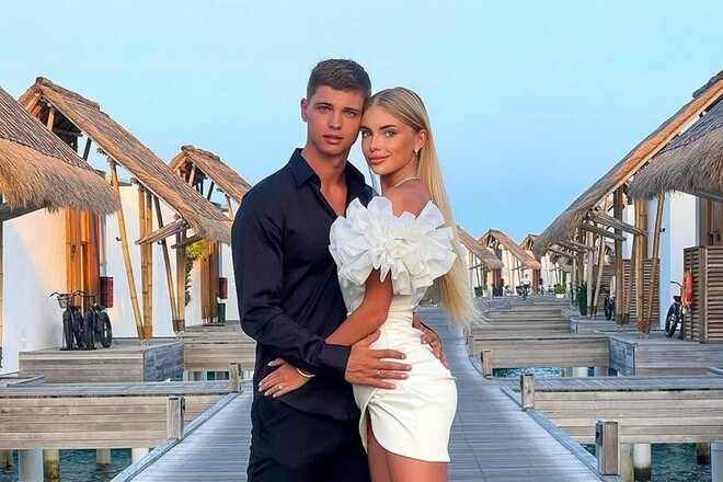 ФОТО. Завтрак в бассейне. Жена игрока Шахтера отдыхает на Мальдивах с мужем Шахтер, Бондарь, Валерий, Мальдивах, Дарья