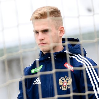 18-летний футболист установил рекорд сборной России Локомотив, Пиняев, Чертаново, Таджикистана, Манчестер