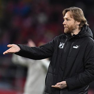 Карпин объяснил совет российским футболистам уезжать в Европу Карпин, России, Света