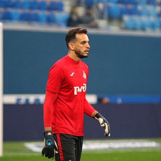 Известно, трансфер в какой клуб предпочитает Лунин. Там играет украинец Лунин, Реал, Челси, Андрей