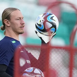 Сафонов пролетит 20 тысяч километров ради сборной России Сафонов, Ханой, Париж, России, Вьетнама
