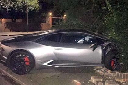 Форвард «Вест Хэма» на Lamborghini протаранил забор у дома болельщика клуба Вест, Хэма, Cooper, Mini