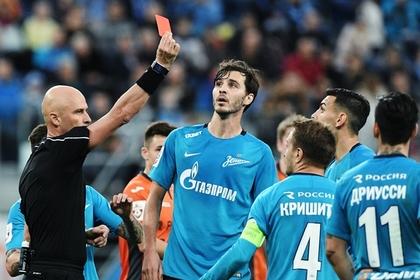 Российский судья показал футболисту красную карточку и оставил его на поле Зенита, Карасев, Доменико, Кришито