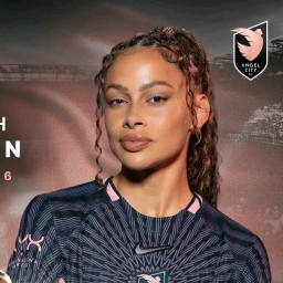 Sara Gorden - fotosurat, futbolchi